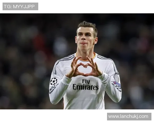 足球明星女性摄影头像展现运动魅力与时尚风采的完美结合