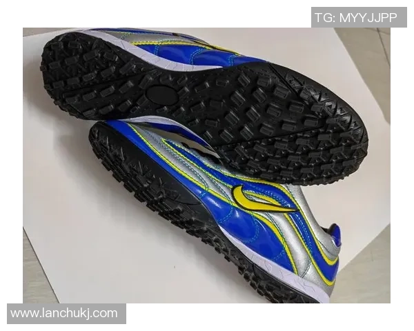 足球明星选择鞋子的秘诀与推荐款式解析