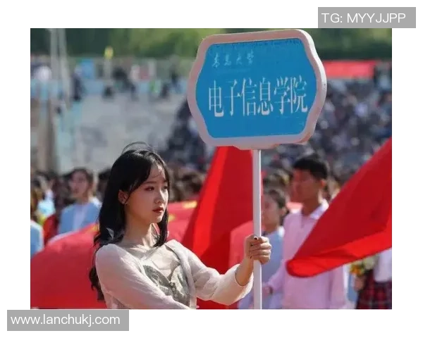 细腰足球明星的魅力与成就揭秘运动与时尚的完美结合