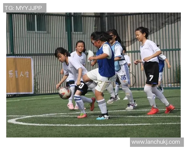 足球明星女性形象展现她们在绿茵场上的风采与魅力